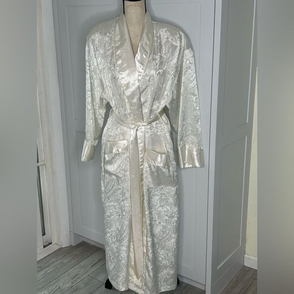 Victoria's Secret Other - VINTAGE VICTORIA'S SECRET CREAM  SATIN FEEL ROBE WOMEN SIZE SMALL